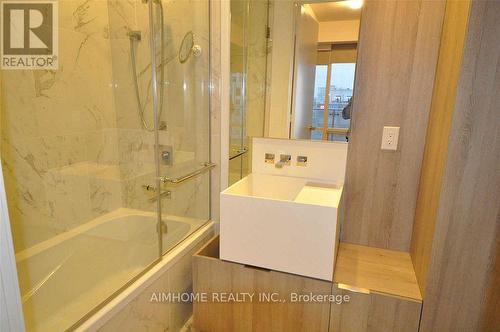 2208 - 1 Bloor Street E, Toronto, ON - Indoor Photo Showing Bathroom