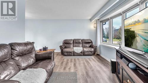 75 Confederation Drive, St. Thomas, ON - Indoor Photo Showing Living Room