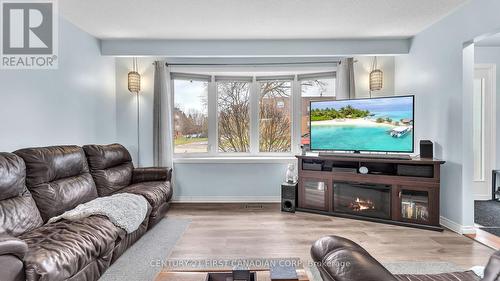 75 Confederation Drive, St. Thomas, ON - Indoor Photo Showing Living Room