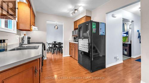 75 Confederation Drive, St. Thomas, ON - Indoor Photo Showing Kitchen