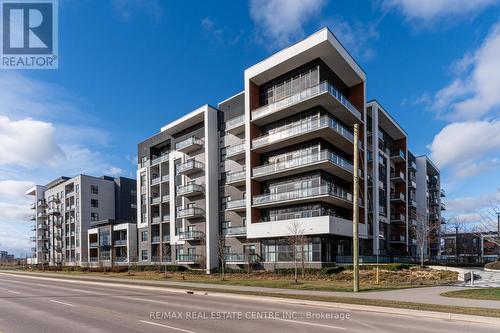 613 - 102 Grovewood Common, Oakville, ON - Outdoor With Facade