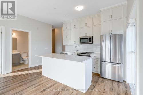 613 - 102 Grovewood Common, Oakville, ON - Indoor Photo Showing Kitchen With Stainless Steel Kitchen With Upgraded Kitchen