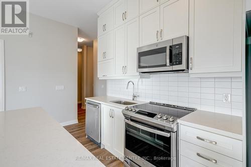 613 - 102 Grovewood Common, Oakville, ON - Indoor Photo Showing Kitchen With Upgraded Kitchen