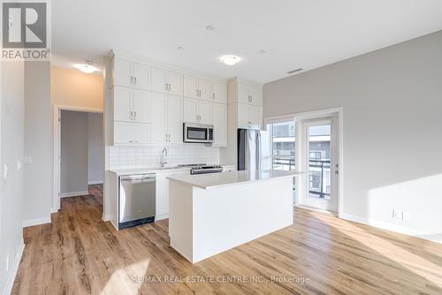 613 - 102 Grovewood Common, Oakville, ON - Indoor Photo Showing Kitchen With Stainless Steel Kitchen With Upgraded Kitchen