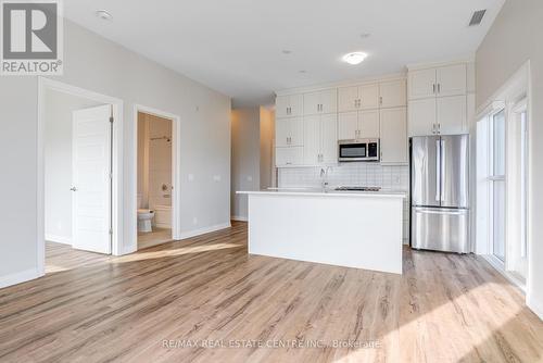 613 - 102 Grovewood Common, Oakville, ON - Indoor Photo Showing Kitchen With Stainless Steel Kitchen