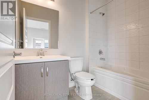 613 - 102 Grovewood Common, Oakville, ON - Indoor Photo Showing Bathroom