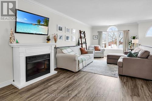 3982 Magnolia Drive, Lincoln (980 - Lincoln-Jordan/Vineland), ON - Indoor Photo Showing Living Room With Fireplace