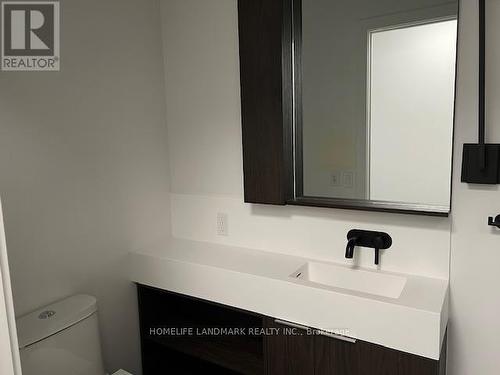 1011 - 117 Broadway Avenue, Toronto, ON - Indoor Photo Showing Bathroom