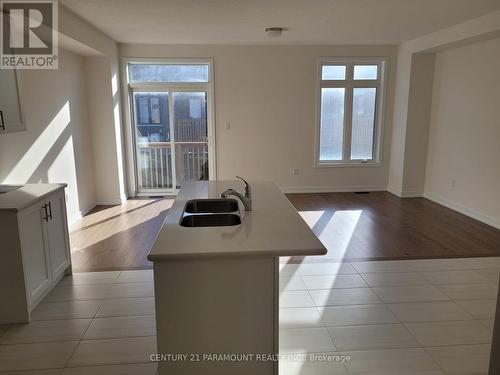 7 Singhampton Road, Vaughan, ON - Indoor Photo Showing Kitchen With Double Sink