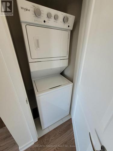 7 Singhampton Road, Vaughan, ON - Indoor Photo Showing Laundry Room