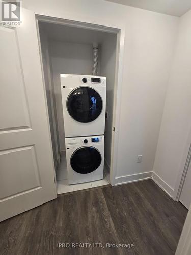 1201 - 204 Burnhamthrope Rd Road E, Mississauga, ON - Indoor Photo Showing Laundry Room