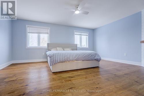 30 Gold Park Gate, Essa, ON - Indoor Photo Showing Bedroom