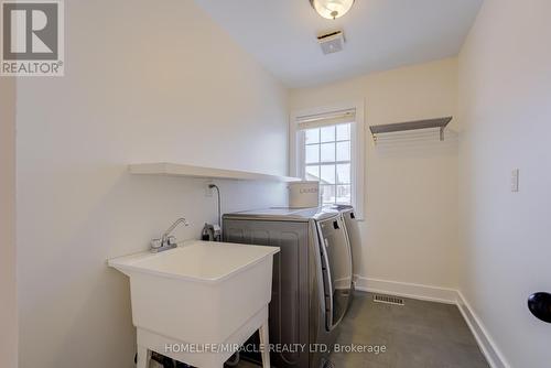 30 Gold Park Gate, Essa, ON - Indoor Photo Showing Laundry Room