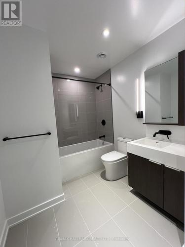 1512 - 117 Broadway Avenue, Toronto, ON - Indoor Photo Showing Bathroom