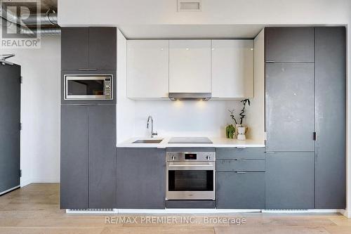 2405 - 170 Bayview Avenue, Toronto, ON - Indoor Photo Showing Kitchen