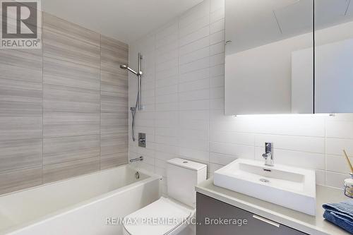 2405 - 170 Bayview Avenue, Toronto, ON - Indoor Photo Showing Bathroom