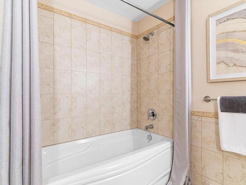 Salle de bains - 210-50 Rue Barnett, Dollard-Des-Ormeaux, QC - Indoor Photo Showing Bathroom