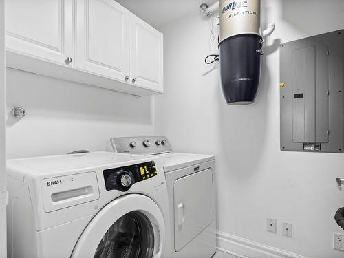 Salle de lavage - 210-50 Rue Barnett, Dollard-Des-Ormeaux, QC - Indoor Photo Showing Laundry Room