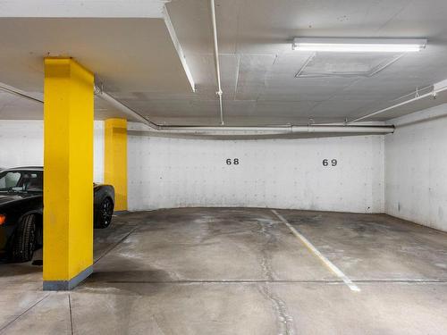 Garage - 210-50 Rue Barnett, Dollard-Des-Ormeaux, QC - Indoor Photo Showing Garage