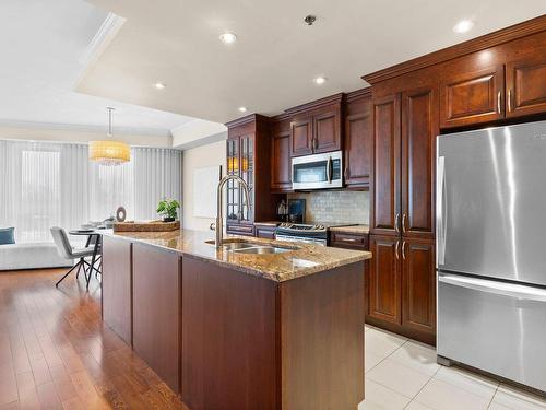 Cuisine - 210-50 Rue Barnett, Dollard-Des-Ormeaux, QC - Indoor Photo Showing Kitchen With Double Sink With Upgraded Kitchen