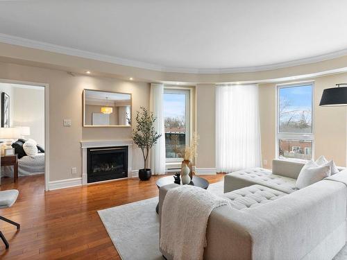 Salon - 210-50 Rue Barnett, Dollard-Des-Ormeaux, QC - Indoor Photo Showing Living Room With Fireplace