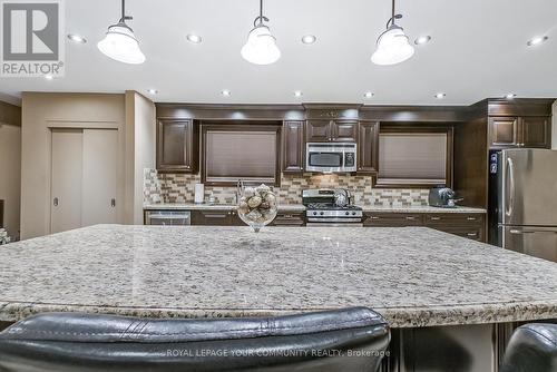 2481 Cobbinshaw Circle, Mississauga, ON - Indoor Photo Showing Kitchen With Upgraded Kitchen