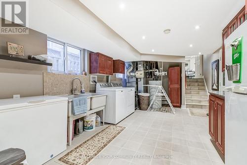 2481 Cobbinshaw Circle, Mississauga, ON - Indoor Photo Showing Laundry Room