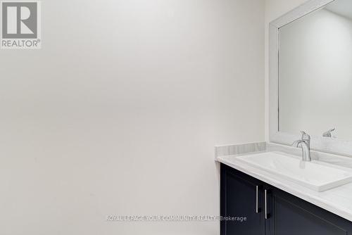 7483 Splendour Drive, Niagara Falls, ON - Indoor Photo Showing Bathroom