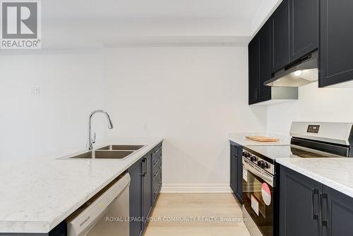 7483 Splendour Drive, Niagara Falls, ON - Indoor Photo Showing Kitchen With Double Sink