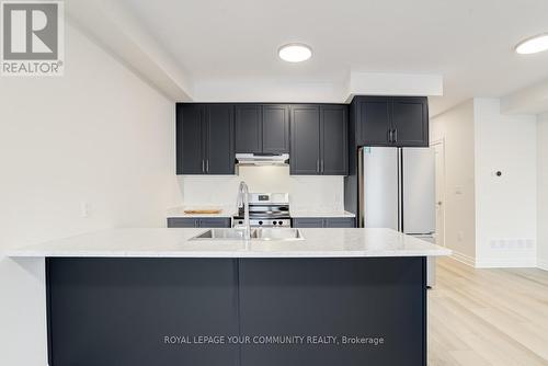 7483 Splendour Drive, Niagara Falls, ON - Indoor Photo Showing Kitchen