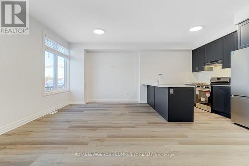 7483 Splendour Drive, Niagara Falls, ON - Indoor Photo Showing Kitchen