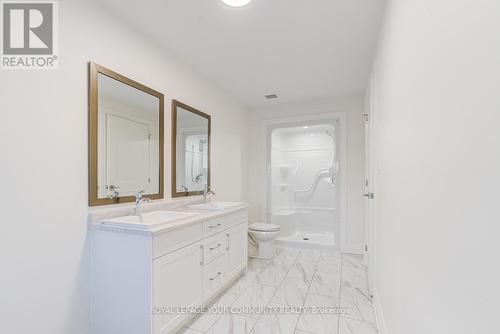 7483 Splendour Drive, Niagara Falls, ON - Indoor Photo Showing Bathroom