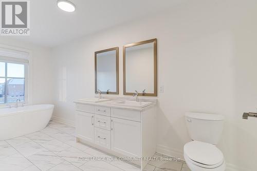 7483 Splendour Drive, Niagara Falls, ON - Indoor Photo Showing Bathroom