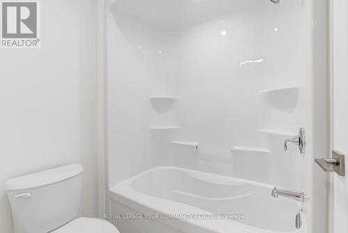 7483 Splendour Drive, Niagara Falls, ON - Indoor Photo Showing Bathroom