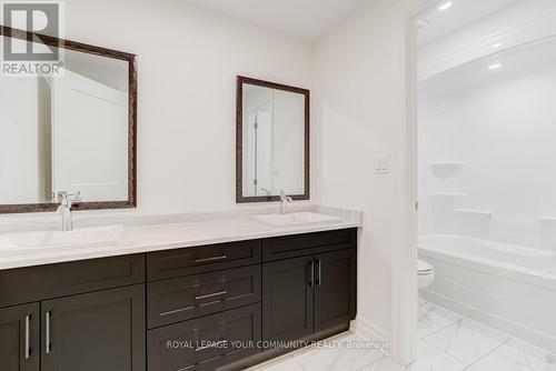 7483 Splendour Drive, Niagara Falls, ON - Indoor Photo Showing Bathroom