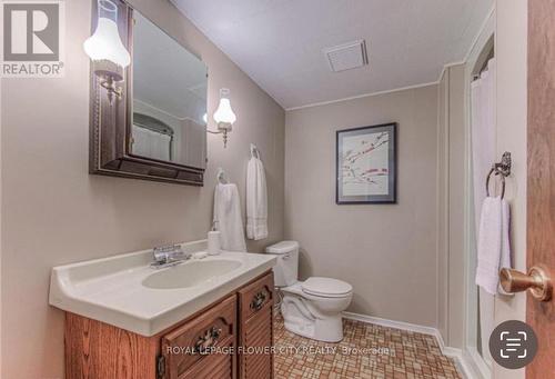 160 Westheights Drive, Kitchener, ON - Indoor Photo Showing Bathroom