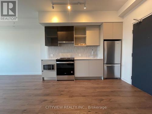 Ph10 - 395 Dundas Street W, Oakville, ON - Indoor Photo Showing Kitchen