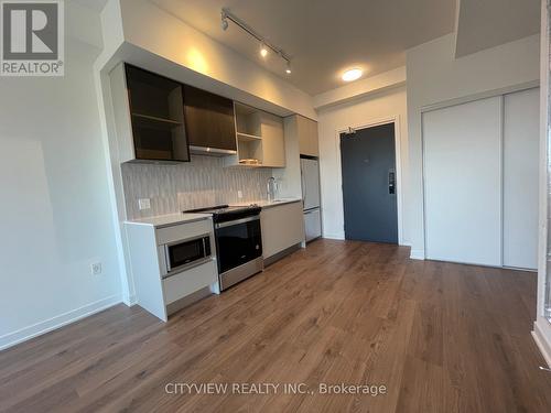 Ph10 - 395 Dundas Street W, Oakville, ON - Indoor Photo Showing Kitchen