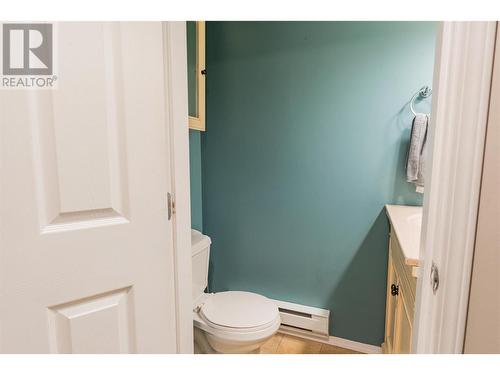 615 Dickens Street, Warfield, BC - Indoor Photo Showing Bathroom