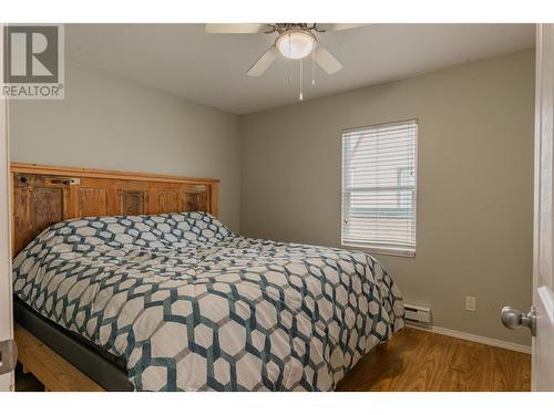 615 Dickens Street, Warfield, BC - Indoor Photo Showing Bedroom