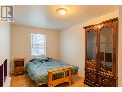 615 Dickens Street, Warfield, BC - Indoor Photo Showing Bedroom