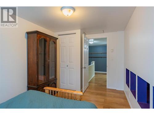 615 Dickens Street, Warfield, BC - Indoor Photo Showing Bedroom