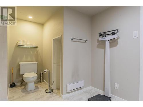 615 Dickens Street, Warfield, BC - Indoor Photo Showing Bathroom