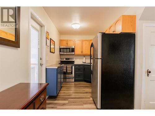 615 Dickens Street, Warfield, BC - Indoor Photo Showing Kitchen