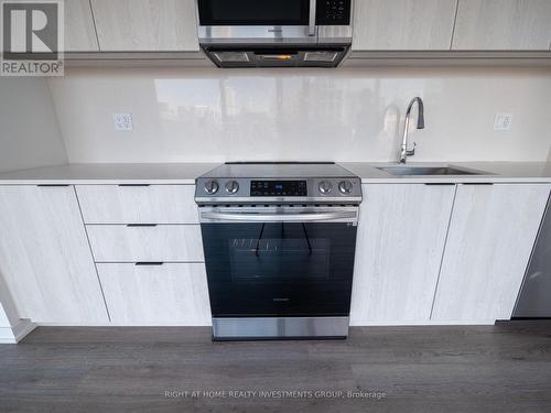 724 - 50 Power Street, Toronto, ON - Indoor Photo Showing Kitchen