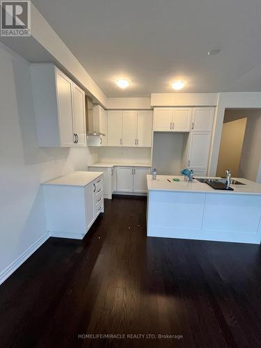 50 Gemini Drive, Barrie, ON - Indoor Photo Showing Kitchen