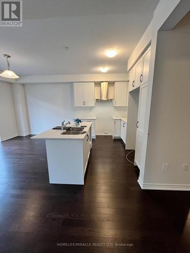 50 Gemini Drive, Barrie, ON - Indoor Photo Showing Kitchen