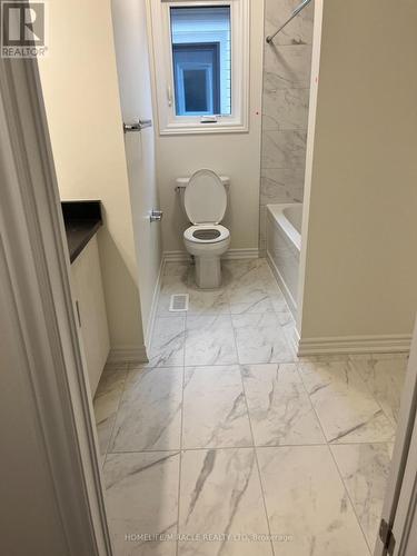 50 Gemini Drive, Barrie, ON - Indoor Photo Showing Bathroom