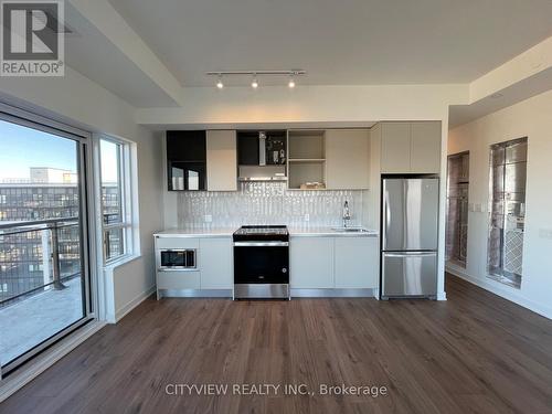 Ph25 - 395 Dundas Street W, Oakville, ON - Indoor Photo Showing Kitchen