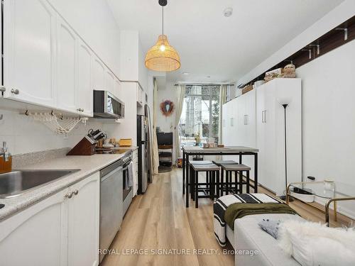 116-231 Fort York Blvd, Toronto, ON - Indoor Photo Showing Kitchen